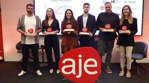Premiados de AJE Coruña junto a Germán Herretes